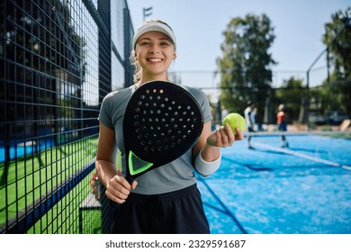 Gak Cuma Ukuran Lapangan, Ini 6 Perbedaan Padel dan Tenis yang Gak Banyak Orang Tahu!
