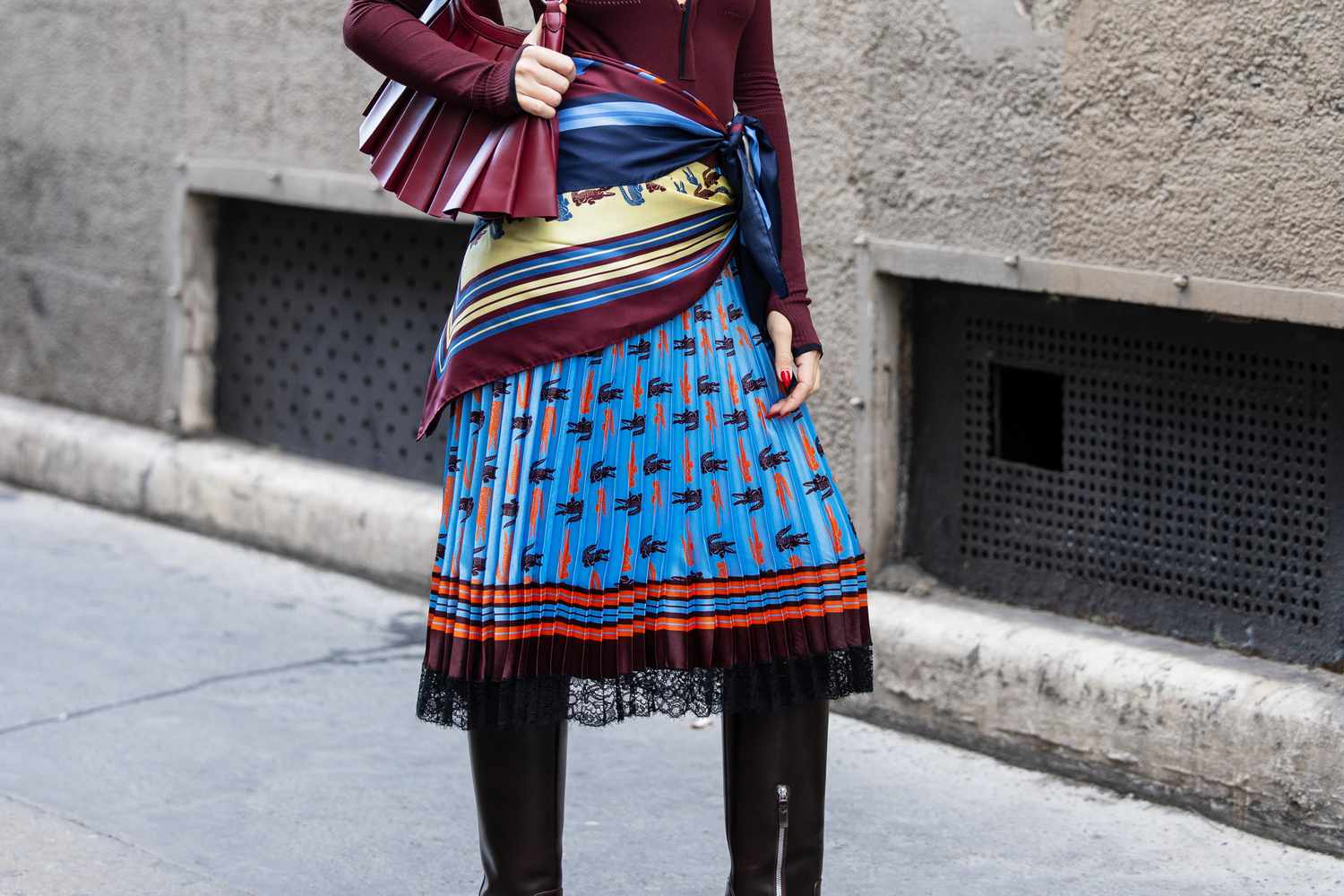 Lagi Hits! Rok Scarf Jadi Item Paling Stylish di 2025, Tiru Gaya Ini 