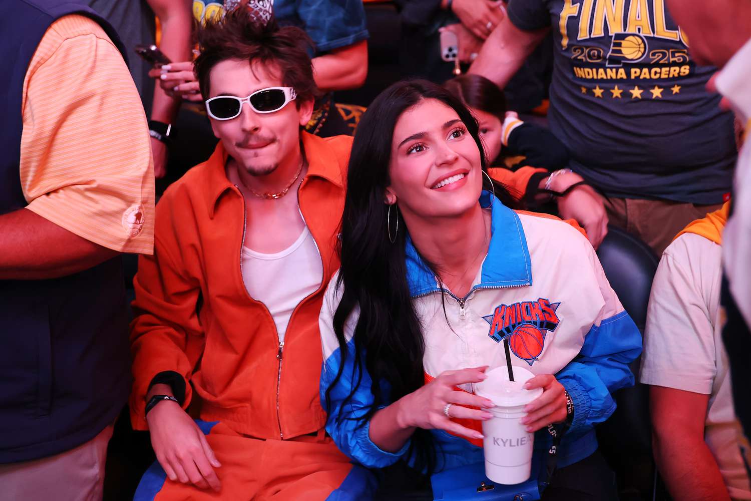 Serasi Banget! Kylie Jenner dan Timothee Chalamet Tampil Gemas dengan OOTD Kembar 