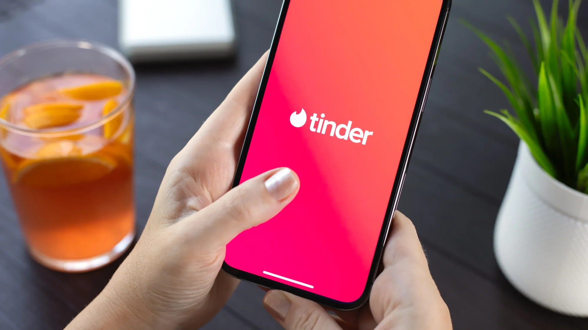 Tinder Uji Fitur Cari Jodoh Pakai Filter Tinggi Badan, Netizen Heboh! 