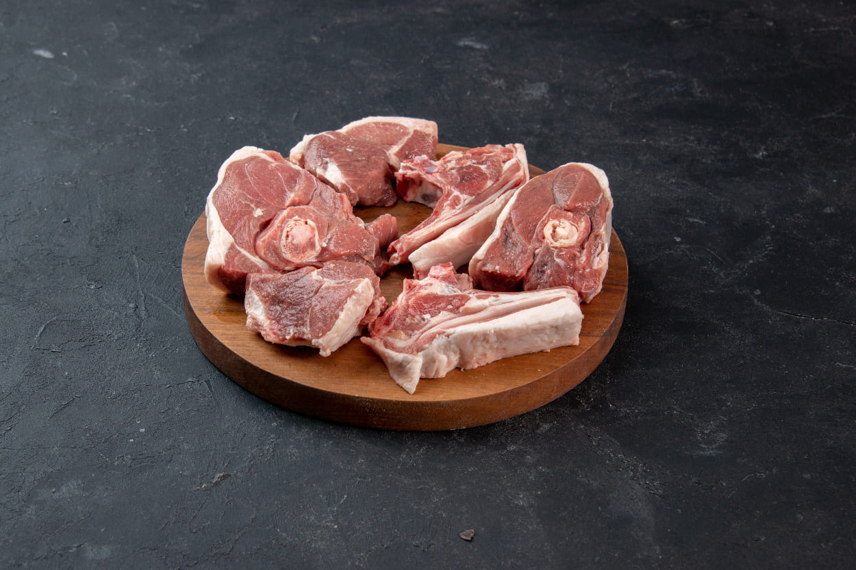 7 Cara Super Efektif Hilangkan Bau Prengus Daging Kambing di Kulkas, Auto Segar Lagi!