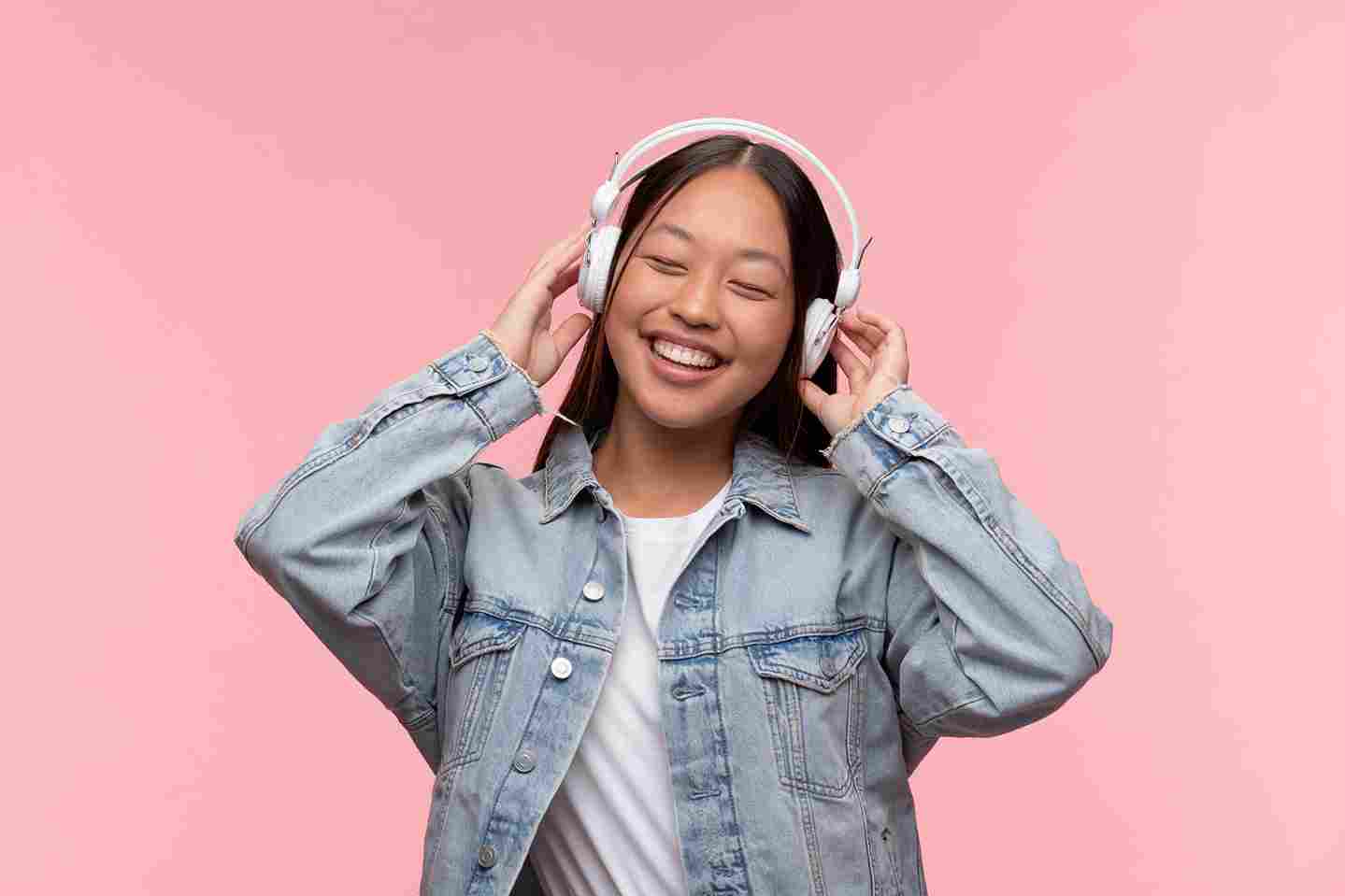 Penasaran Kenapa Lagu Jadul Sering Terngiang-Ngiang? Ternyata Lagu Lawas Punya Efek Emosional Ini!