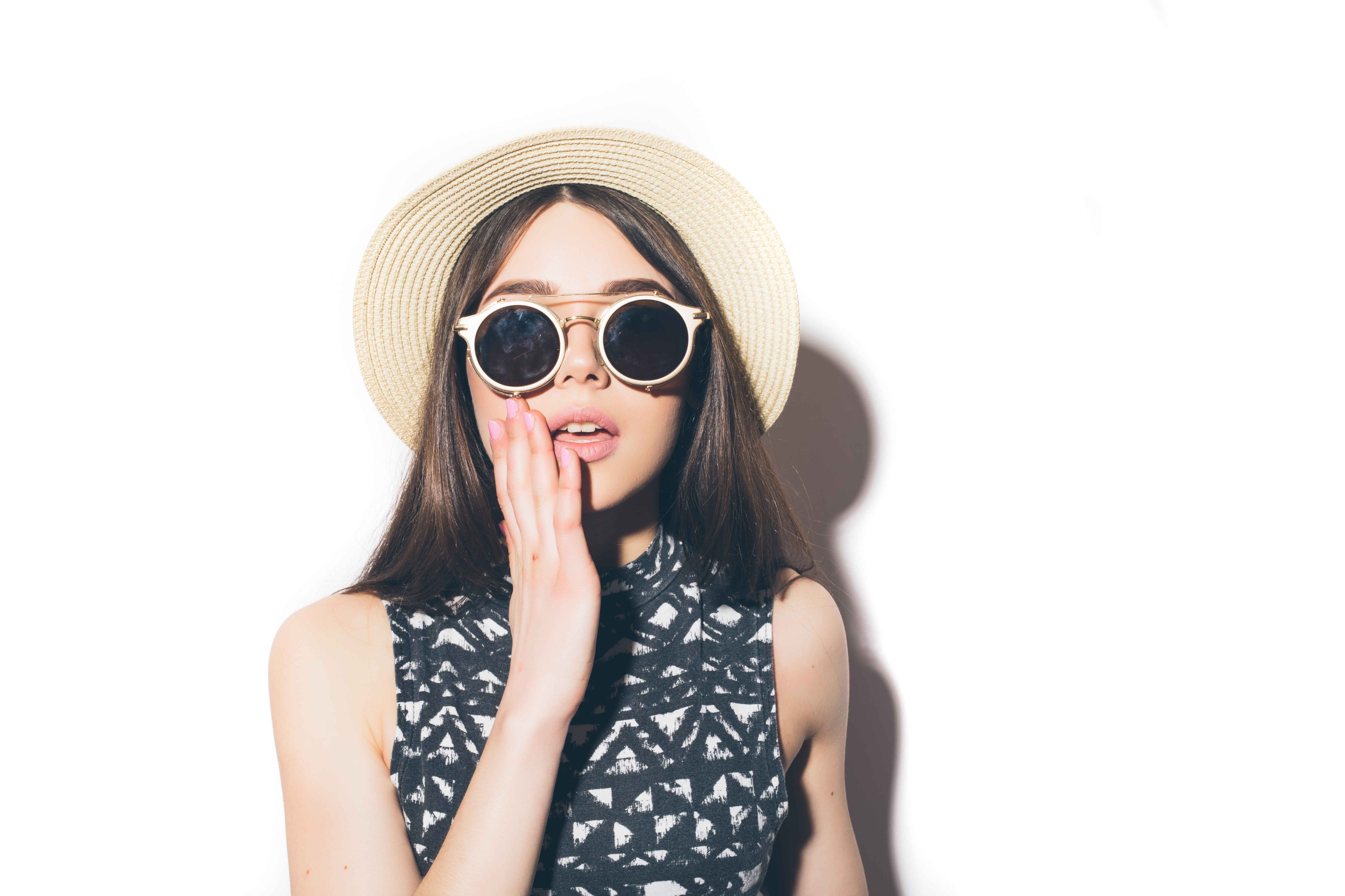 Jangan Asal Pilih! Ini Model Kacamata yang Bisa Bikin Wajah Kamu Terlihat Lebih Tirus gbr