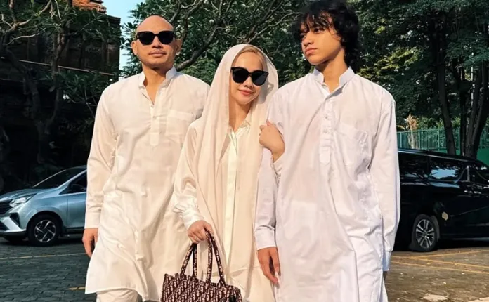 Bunga Citra Lestari Tampil Bak Malaikat di Idul Adha 2025, Tas Dior Rp38 Juta Jadi Sorotan! gbr