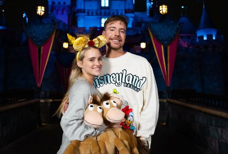 Fantastis! MrBeast Sewa Disneyland hingga Rp8 Miliar Demi Kencan Romantis Super Mewah Bareng Tunangan, Kamu Udah Pernah?