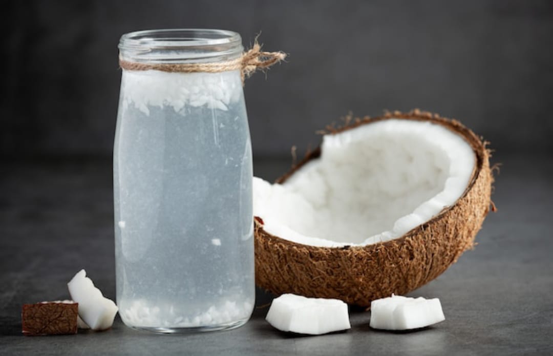 Langsing Alami Tanpa Ribet Diet Ketat! Ini 3 Waktu Terbaik Minum Air Kelapa untuk Turunkan Berat Badan gbr