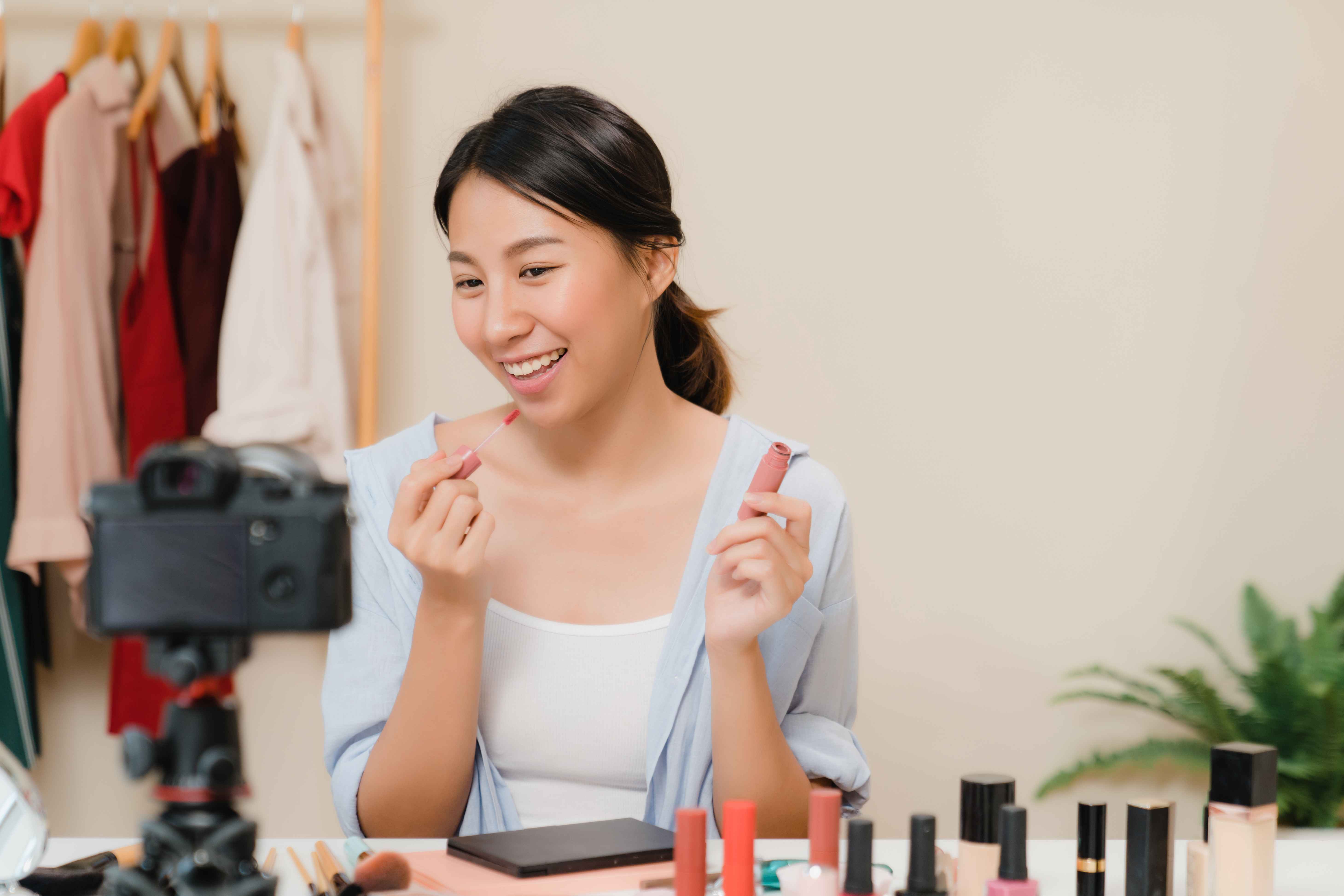 3 Rahasia yang Wajib Dilakukan Kalau Kamu Suka Pakai Makeup Tiap Hari