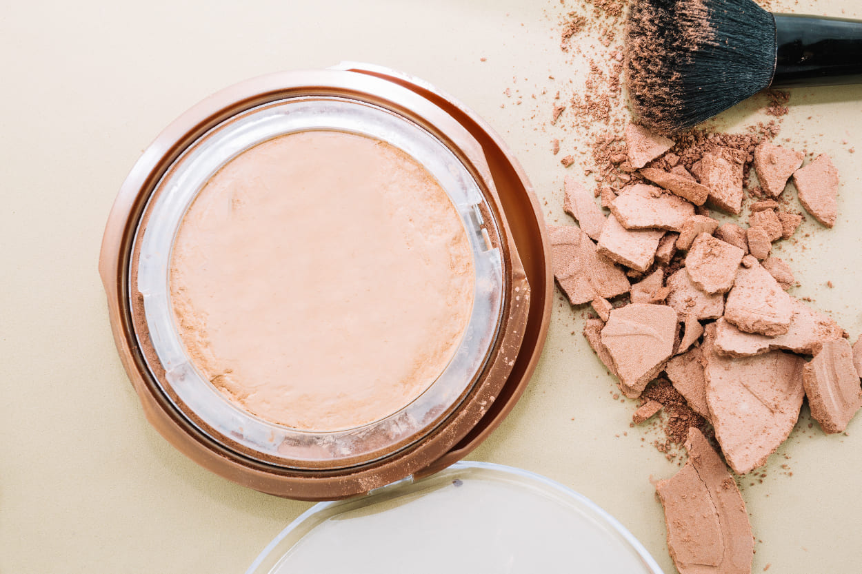Kenali 5 Jenis Bedak Ini Biar Makeup Kamu Makin Flawless dan Tahan Lama, Awas Jangan Sampai Salah Pilih! gbr