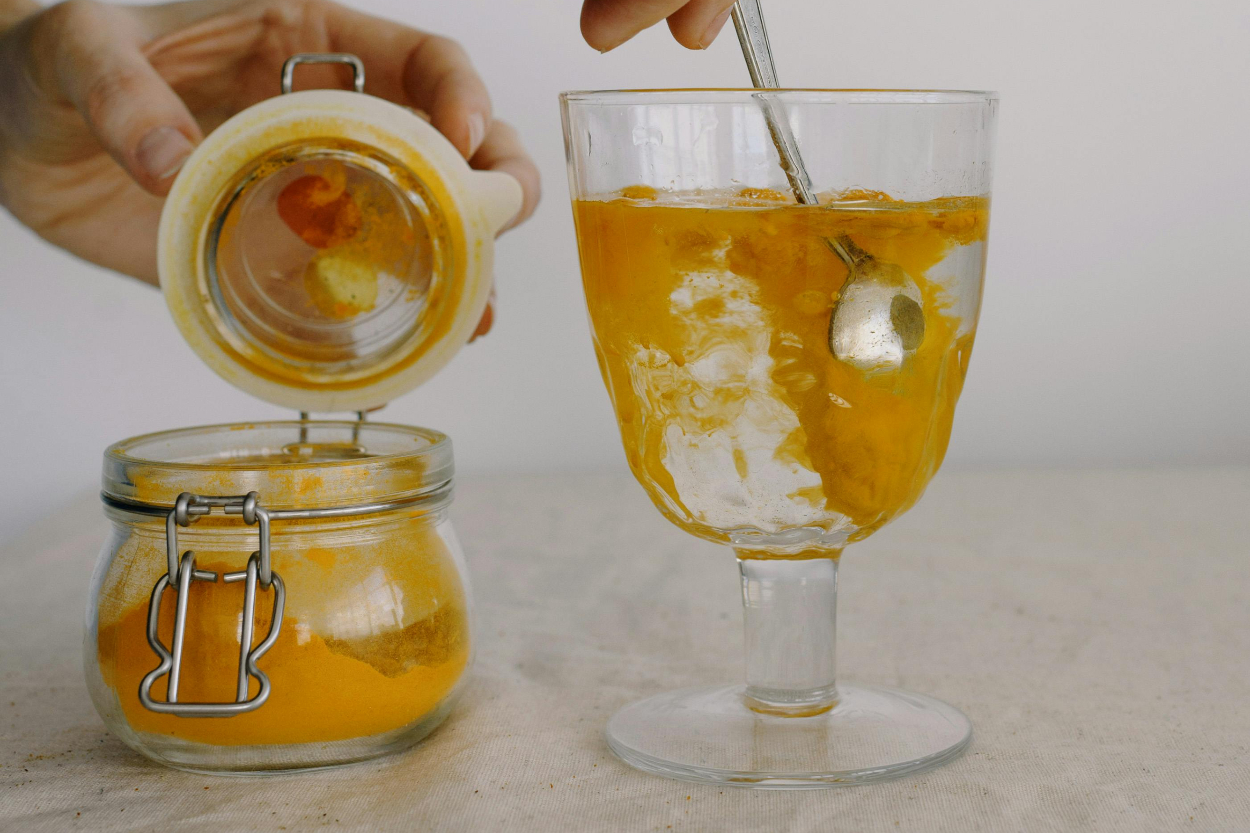 Rutin Minum Air Kunyit di Pagi Hari? Ini 5 Manfaat Sehatnya! gbr