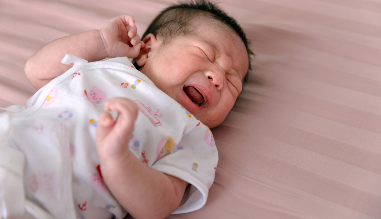 4 Alasan Bayi Suka Nangis d...