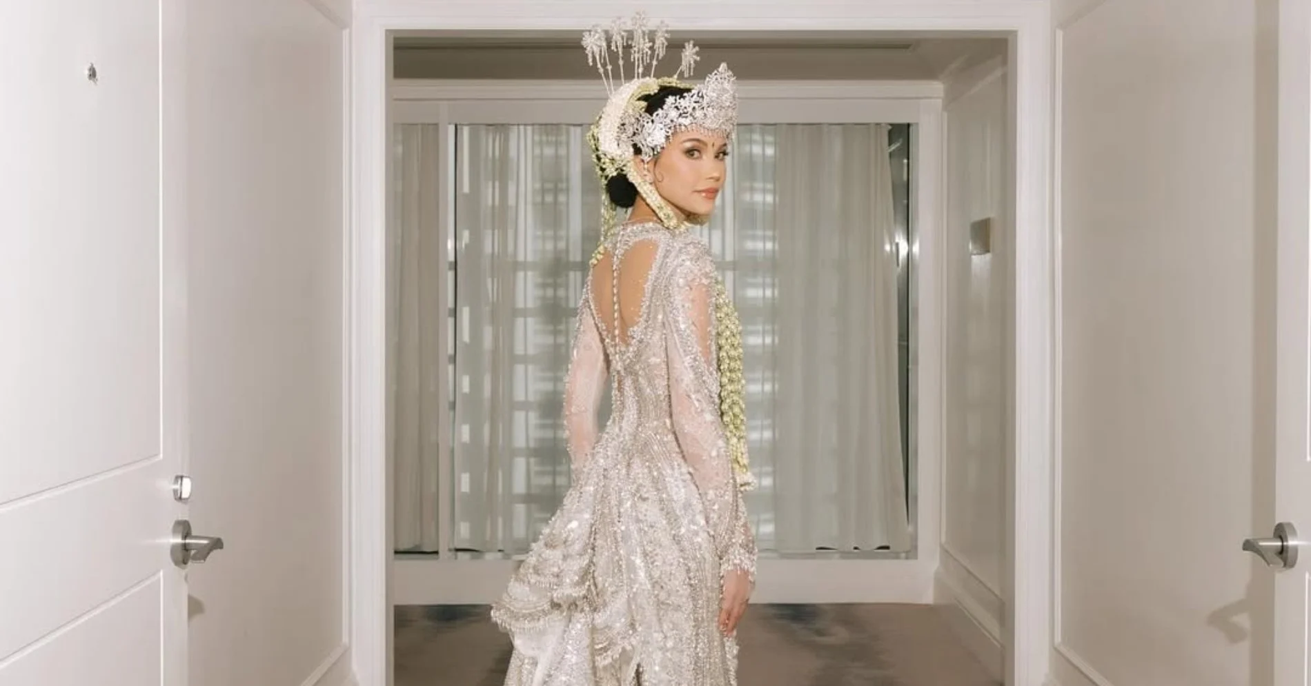 Bikin Pangling! Alyssa Daguise Pakai Kebaya Pengantin Pertama Karya Tex Saverio