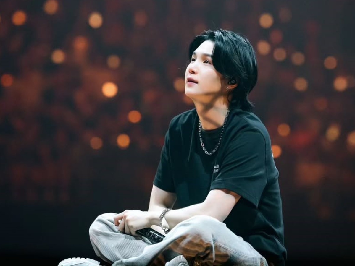 Suga BTS Lulus Wajib Milite...