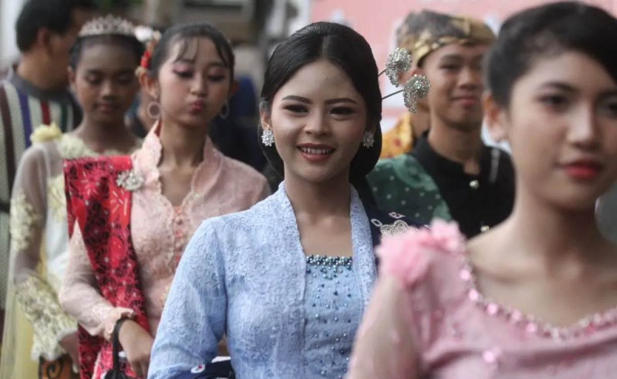 Tips Gaya Kebaya Kekinian a...