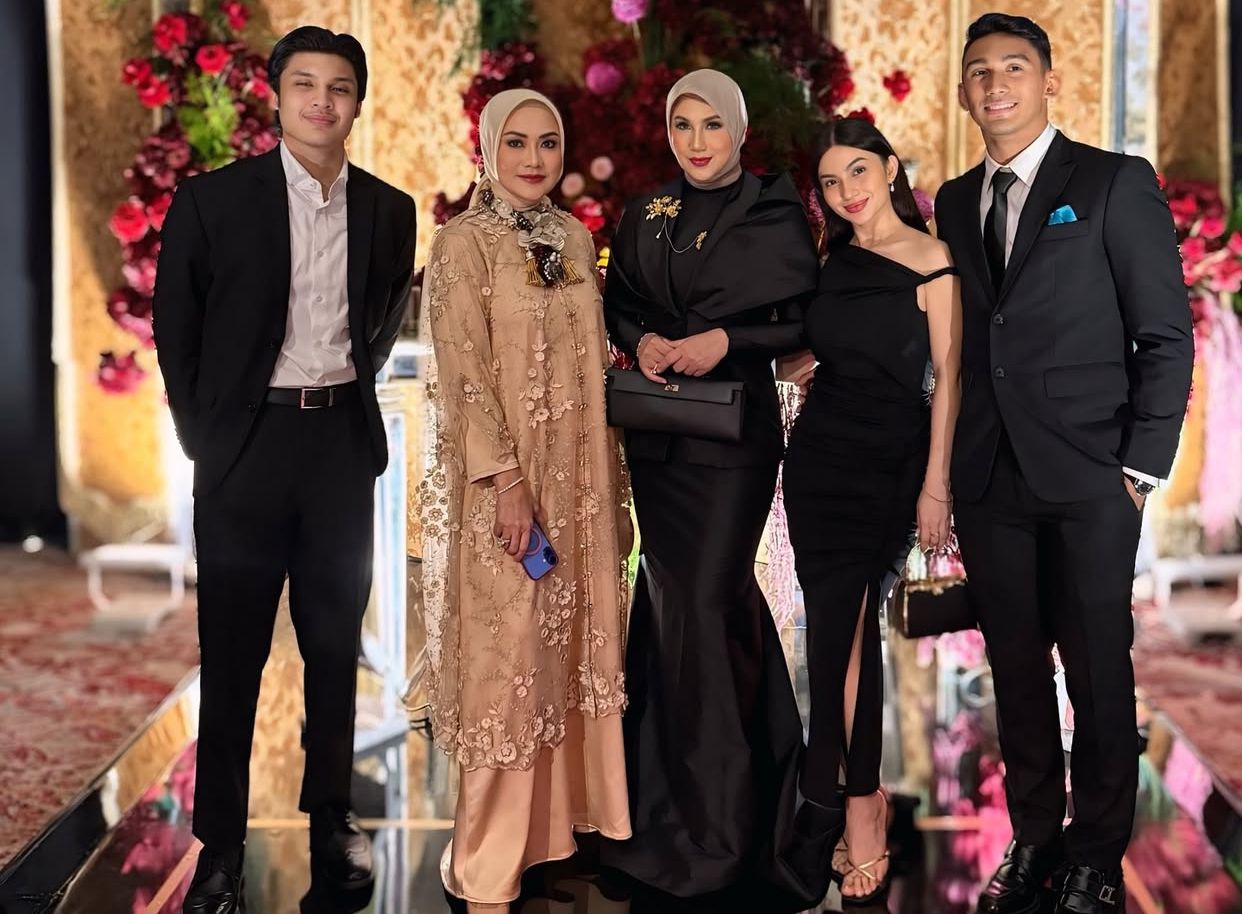 Ariel Tatum Curi Perhatian ...
