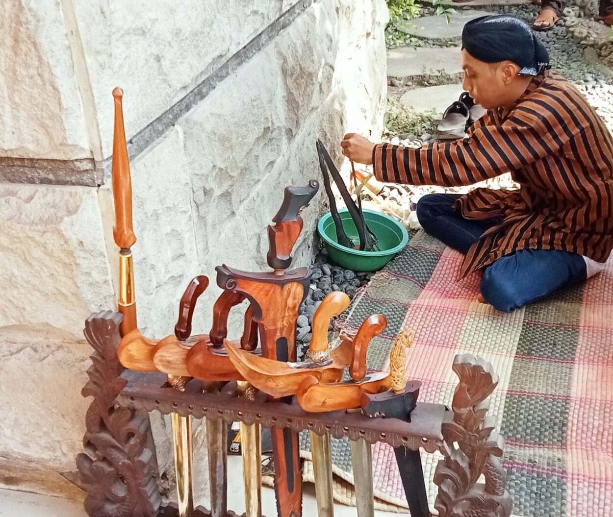 Terungkap! Makna Tersembunyi di Balik Ritual Cuci Keris Malam 1 Suro