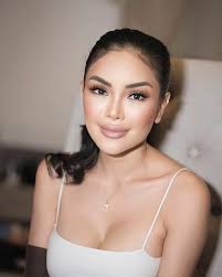 Glowing Banget! Nikita Mirz...