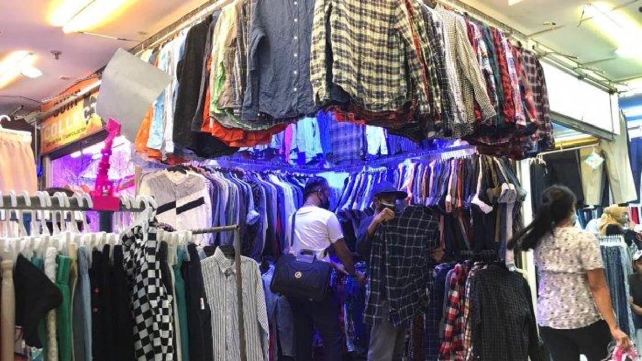 Surga Fashion Murah! Ini Di...