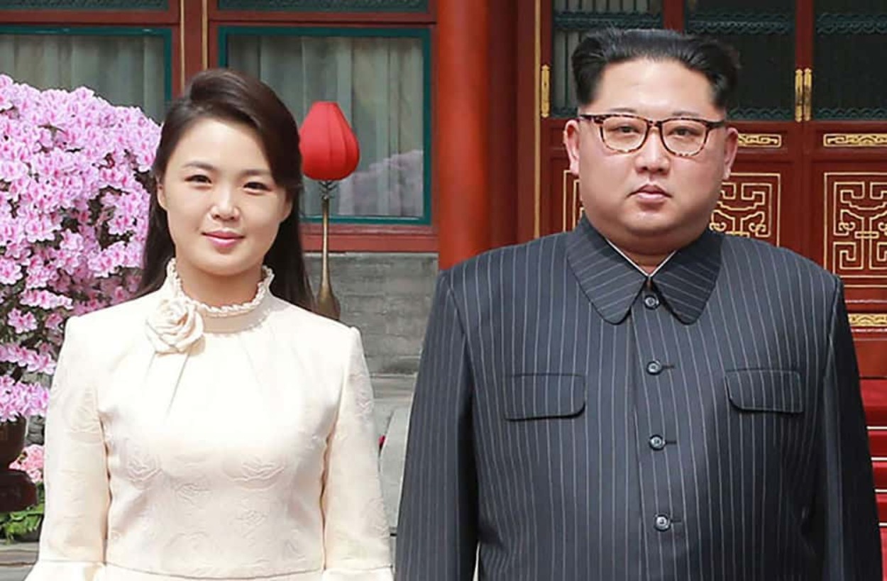 Istri Kim Jong un Pakai Tas...