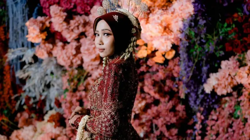 Gaun Pengantin Istri Rizky ...