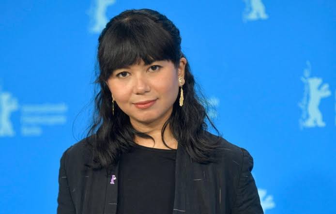 Kamila Andini Cetak Sejarah...