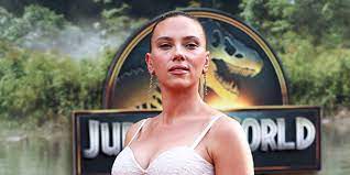 Scarlett Johansson Kenakan ...