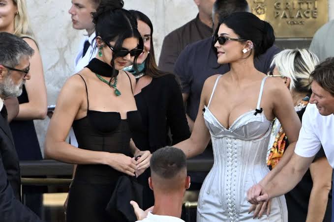 Kylie Jenner Bikin Heboh di...