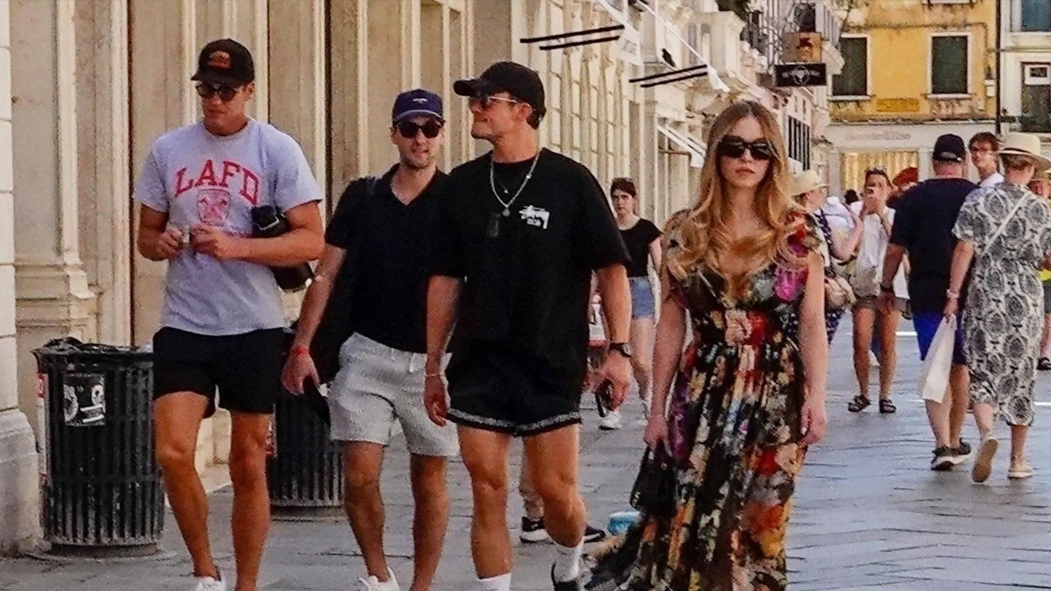 Heboh! Tom Brady dan Sydney...