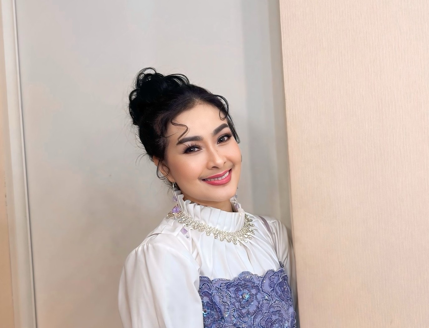 Jadi Mertua Protektif, Iis ...