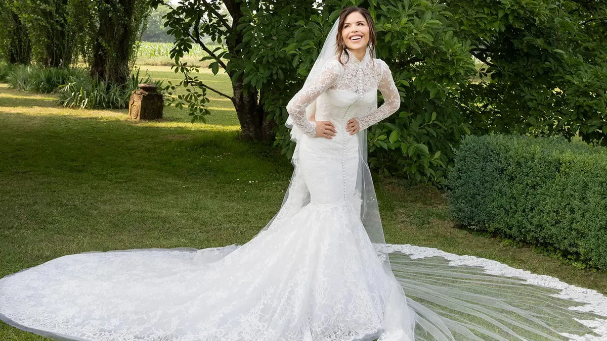Mewah Banget! Gaun Pernikah...