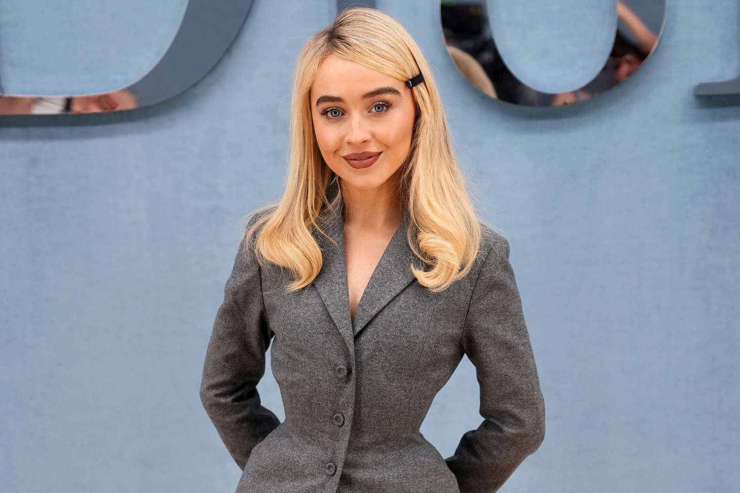 Sabrina Carpenter Tampil Ch...