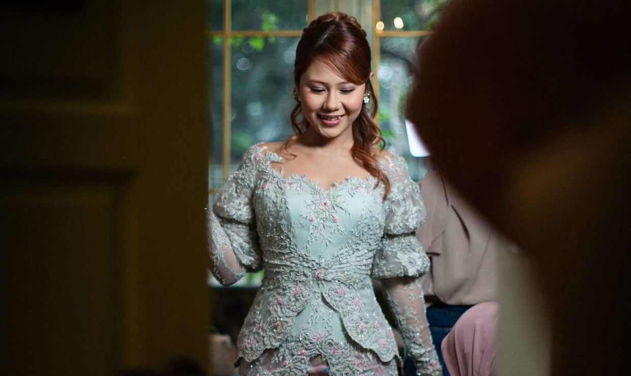 Momen Tunangan Nadin Amizah, Tampil Memukau dengan Kebaya Hijau Mint Bernuansa Vintage