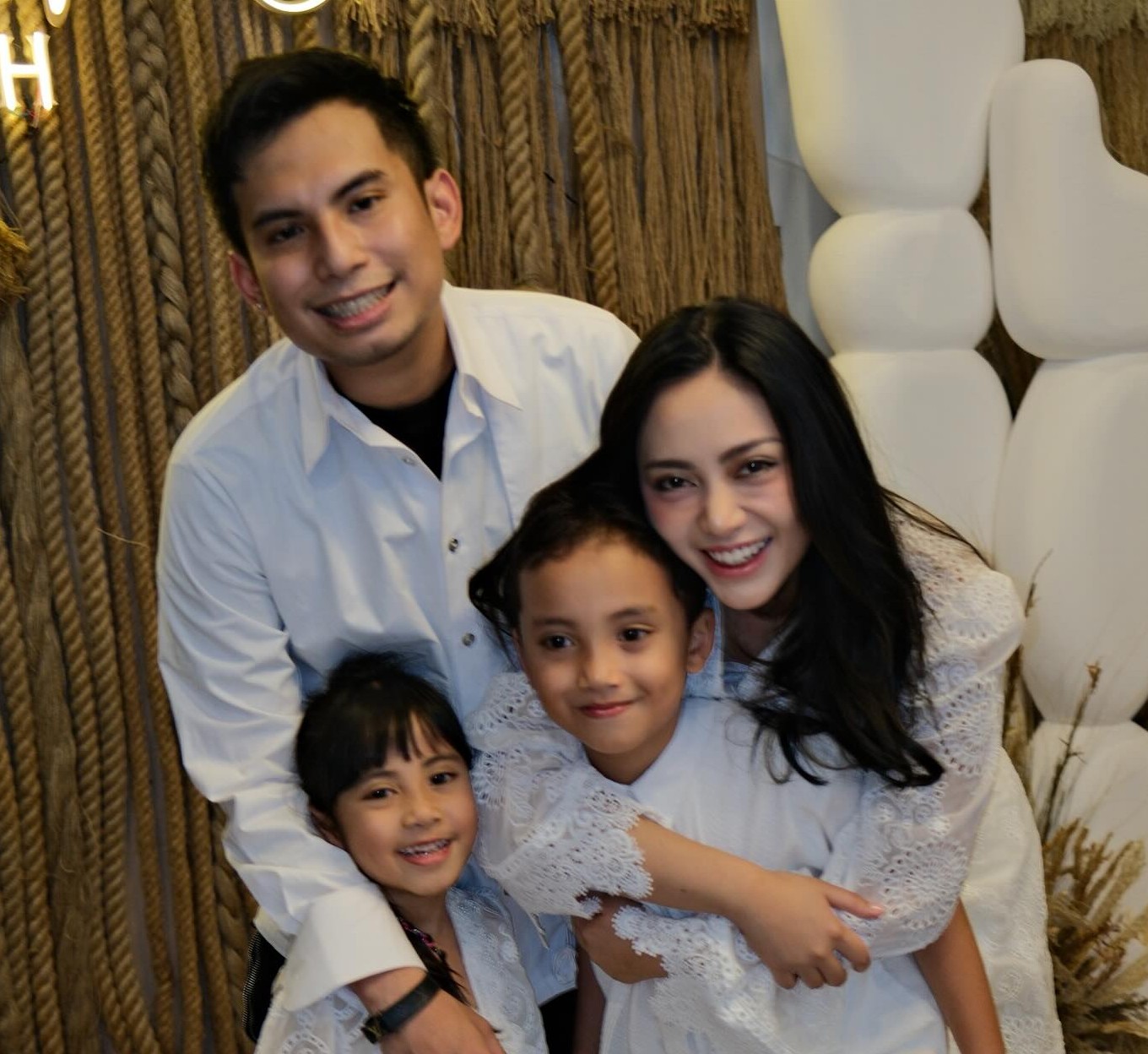 Ngaku Belum Punya Pacar Bar...