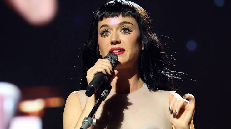 Katy Perry Menangis di Pang...