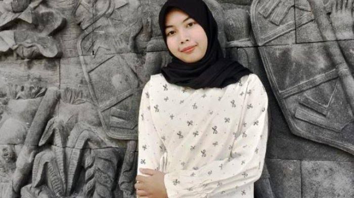Berprestasi! Mahasiswi UNS ...