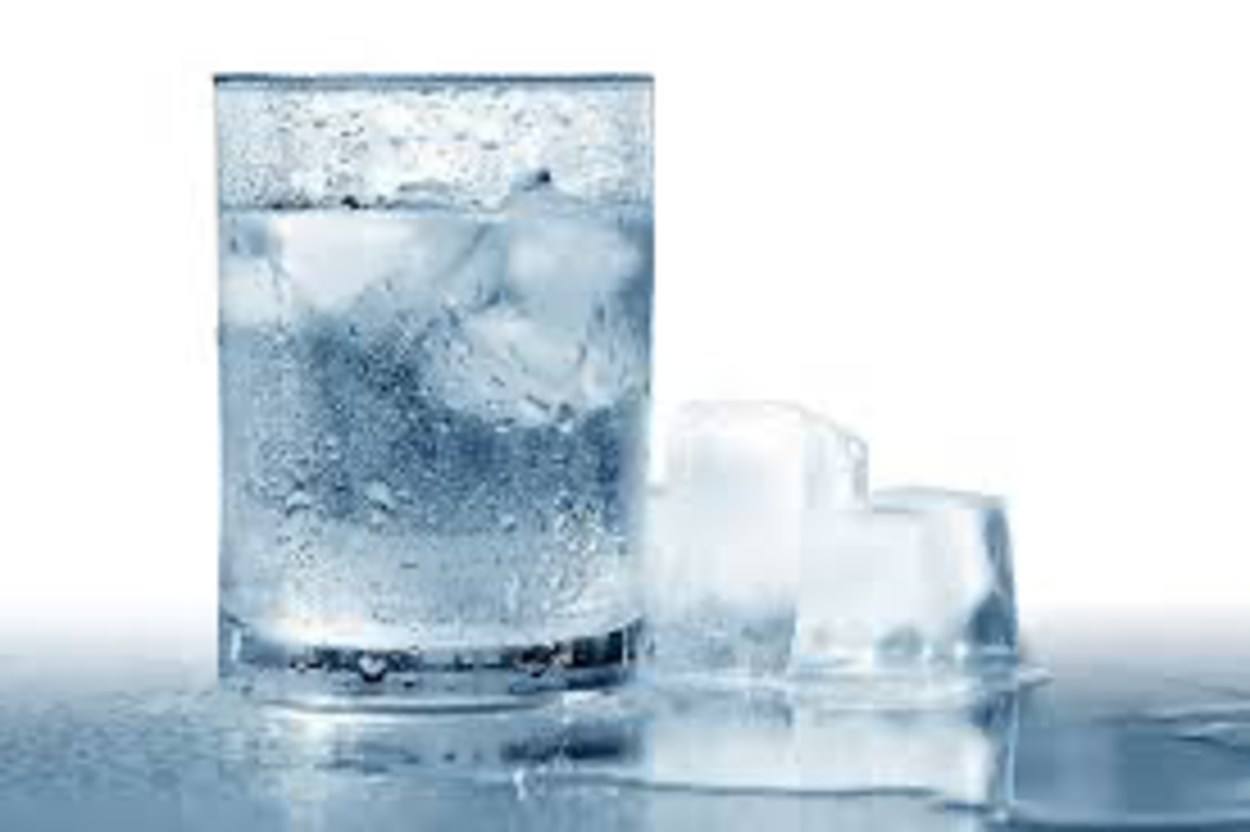 Minum Air Es, Aman Nggak Si...