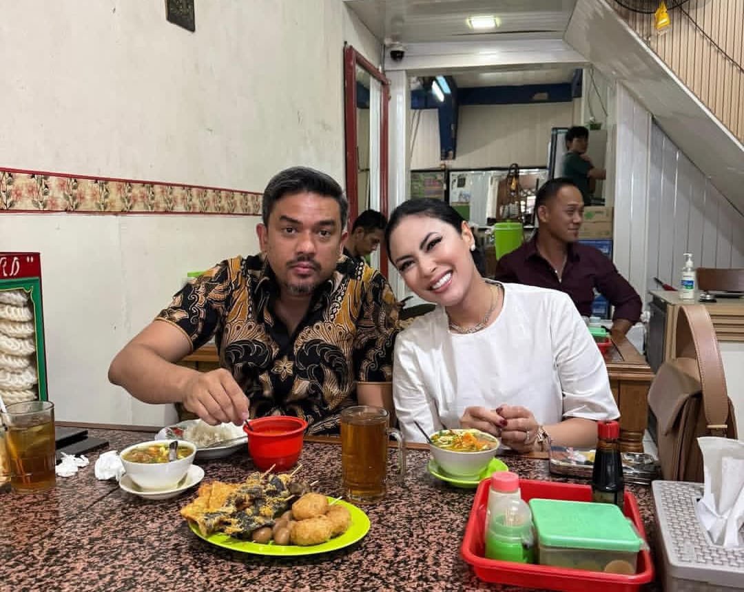 Heboh Istri Menteri UMKM Di...