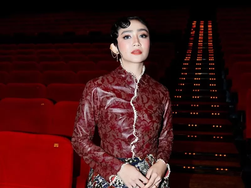 Febby Rastanty Tampil Bak D...