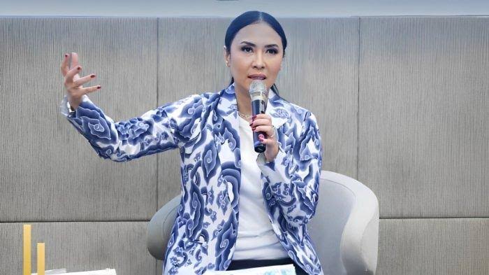 Heboh Istri Menteri UMKM Di...