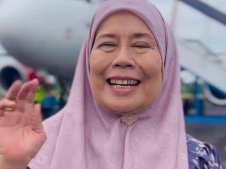 Gara-Gara Minus, Mata Dewi ...