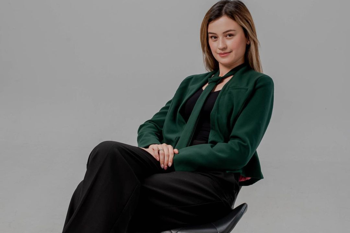 Kimberly Ryder Tantang Mant...
