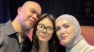 Ahmad Dhani dan Mulan Jamee...