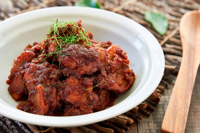 Rendang Versi Cepat dan Praktis? Coba Pakai Ayam, Rasanya Nggak Kalah dari Daging Sapi! gbr