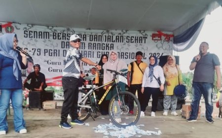 Ratusan Guru Pekalongan Meriahkan Jalan Sehat HUT PGRI ke-79