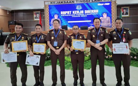 Kejari Lampung Timur Borong Penghargaan di Rakerda Kejati Lampung 2024.