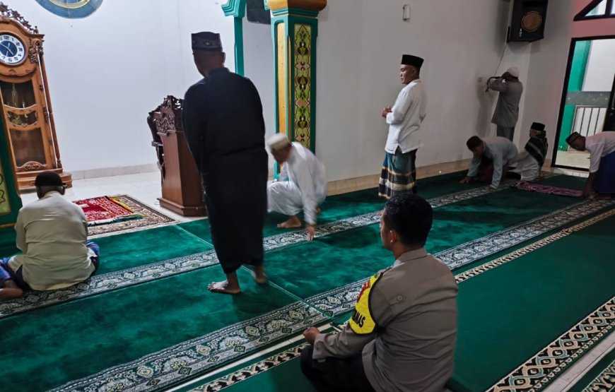 Polisi Lampung Timur Makmurkan Masjid, Jalin Keakraban dengan Salat Subuh Berjamaah