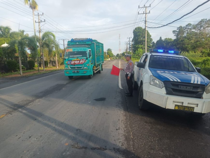 Sat Lantas Polres Tulang Bawang Ciptakan Kamseltibcarlantas yang Aman Melalui Kegiatan Strong Point.