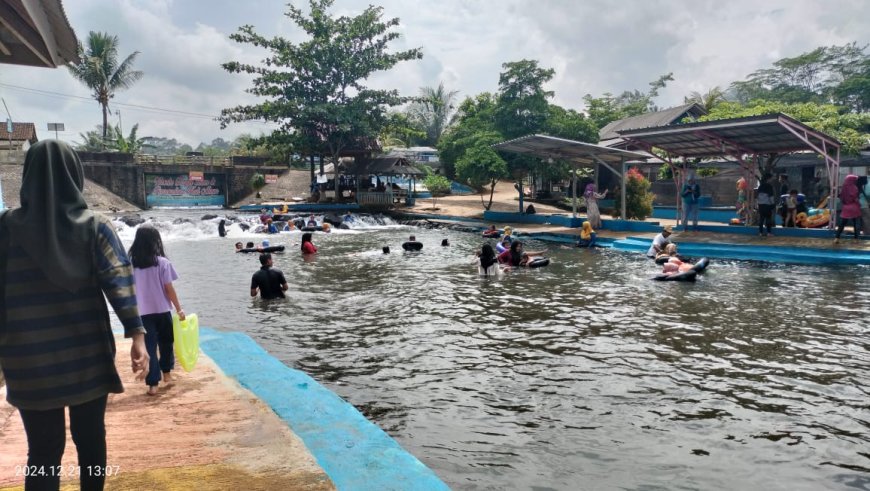 Sensasi Liburan di Wisata Kali Alam: Terapi Ikan dan Pemandian Alami Menyegarkan Jiwa