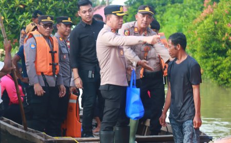 Banjir Lampung Timur, Kapolres Salurkan Bantuan ke Warga Terdampak