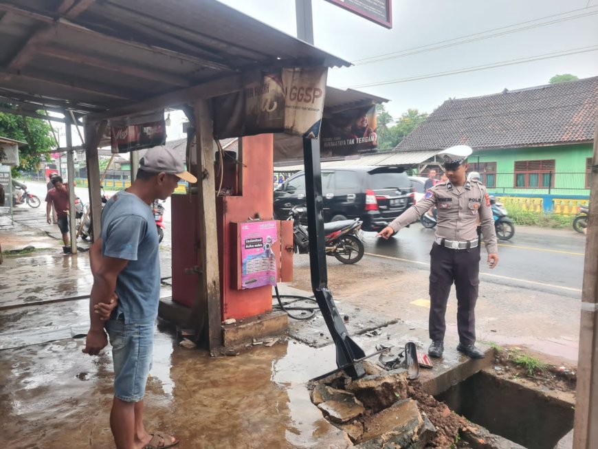 Tragedi di Jalan Raya Ir. Sutami: Pemuda Tewas Terlindas Tiang Baliho