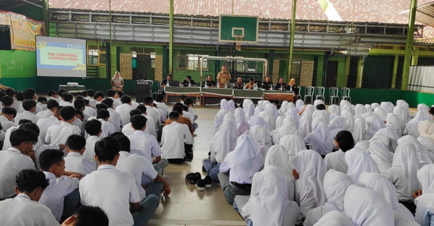 BNNK Lamtim Sosialisasikan Bahaya Narkoba ke Pelajar SMK Praja Utama